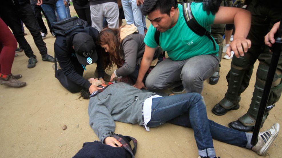 Dos jóvenes fueron asesinados durante una marcha estudiantil en Valparaíso, Chile.