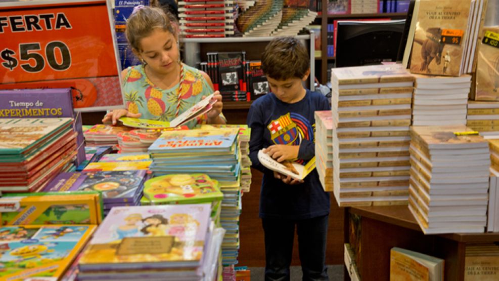 Cada vez mas. En las librerías y en la reciente Feria del Libro, los textos y lectores infantiles proliferan. 
