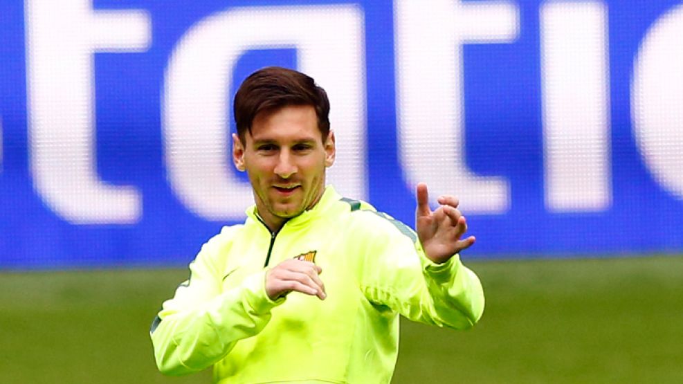 A punto. Messi, santo y seña del equipo catalán, será titular esta tarde ante el Atlético de Madrid.