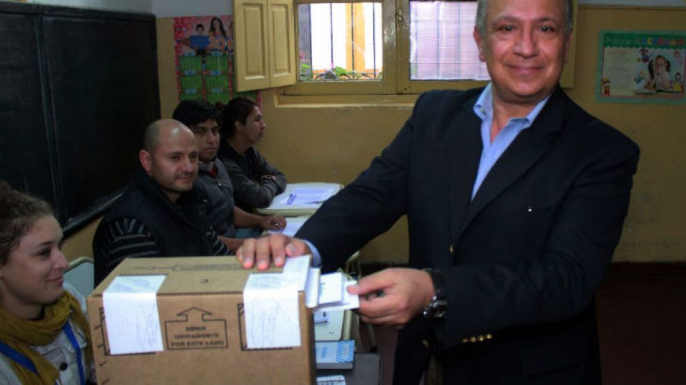 Romero luego de emitir su voto: "Queremos como hizo Alemania u Holanda la eliminación del sistema electrónico, con boleta única".