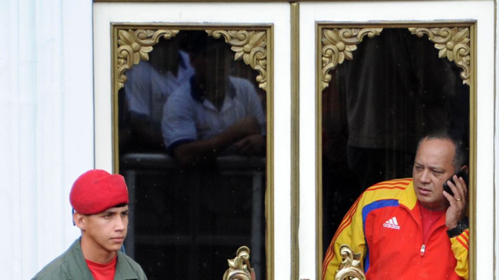 Dos años. El gobierno de Nicolás Maduro lleva dos años en el poder. No puede despejar las dudas.