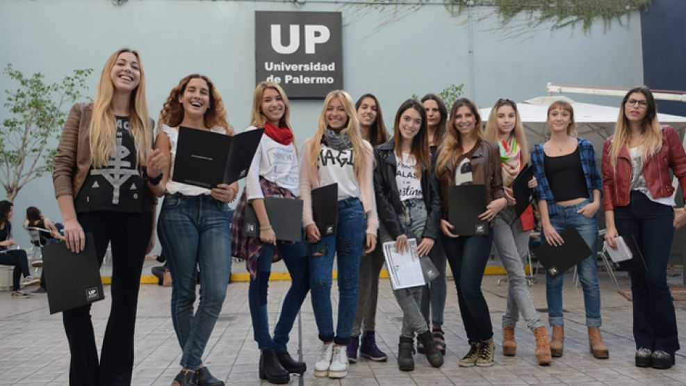 Facultad. Las jóvenes que buscan obtener su diploma se anotan desde los 16 años, pero en 2014 se recibió una mujer de 60. Este año, hay dos hombres que cursan. 