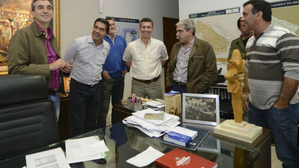 Florencio Randazzo junto a Aníbal Fernández y Jorge Capitanich, tras el cierre de la jornada electoral en Chaco