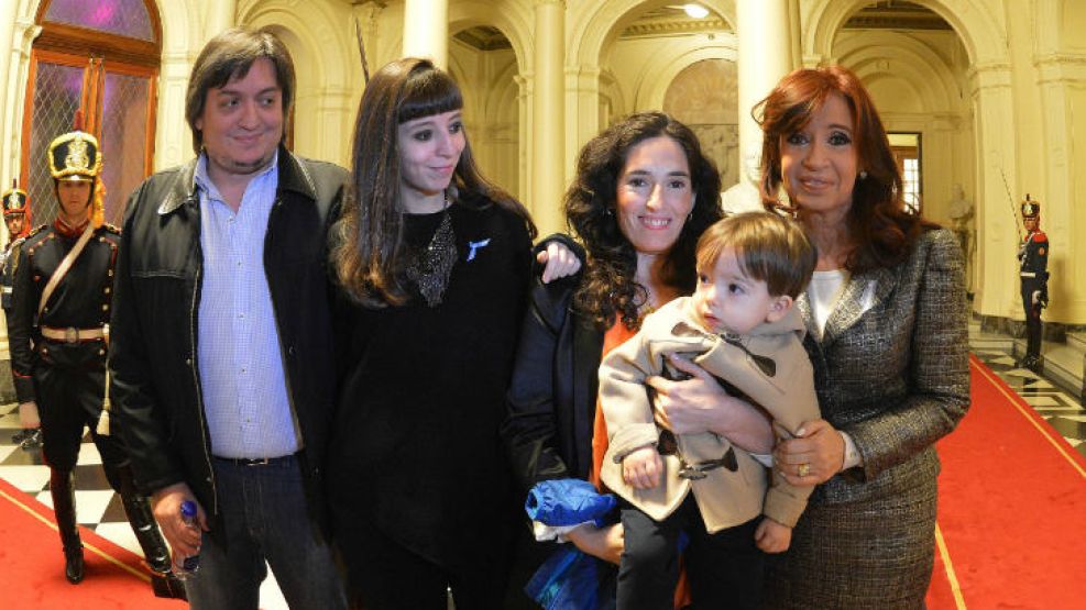 Máximo, Florencia y un "Boudou bolivariano", entre los acompañantes de CFK