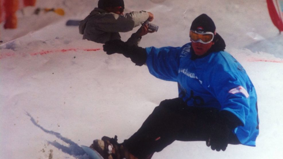 Ayer. Michel Jurvillier, a los 25, en la nieve. Enseñaba snowboard. 