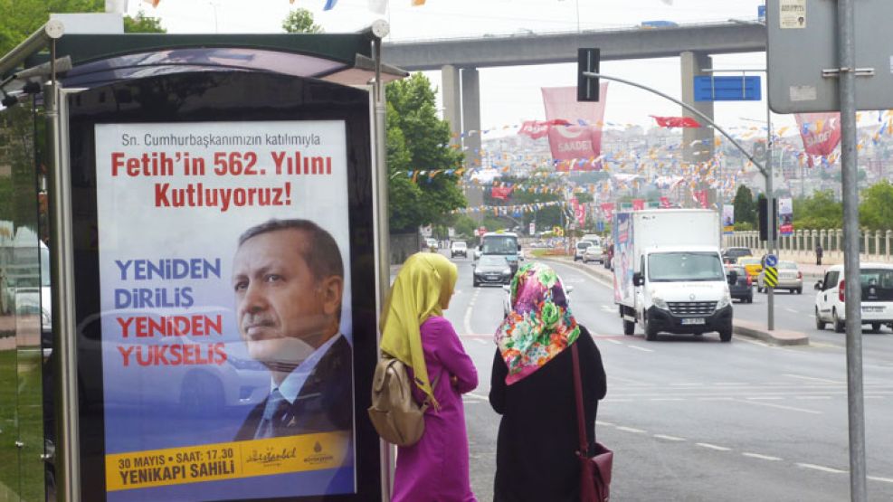 Protagonista. Erdogan quiere introducir un régimen presidencialista que le permita seguir influyendo los destinos del país.