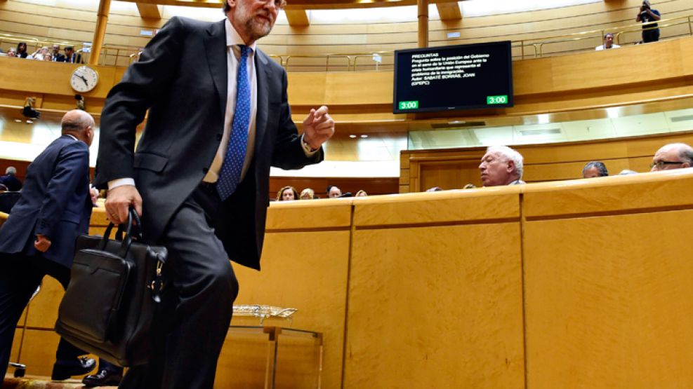 Dialogo. Rajoy negocia con la oposición para formar gobiernos municipales y regionales.