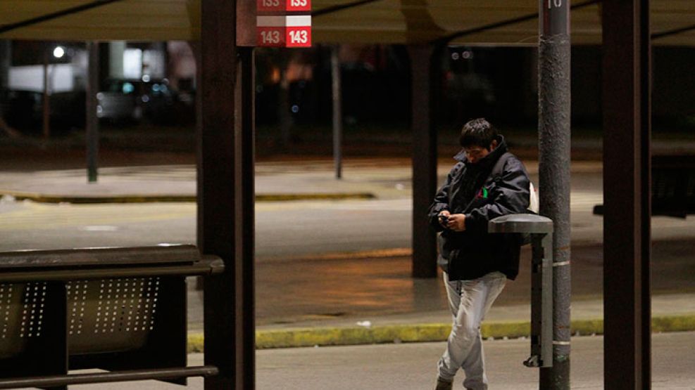 El paro también impactó en el servicio de trenes, colectivos, vuelos, recolección de basura y estaciones de servicio. 