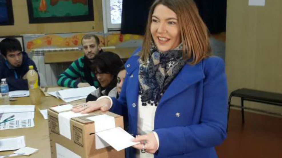Los primeros resultados dan una ventaja a la candidata por el Frente Para la Victoria, Rosana Bertone.