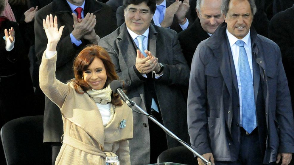 Cristina, junto a Zannini y Scioli, ahora como su fórmula presidencial.
