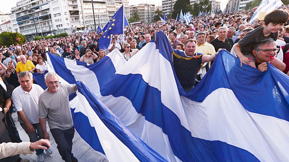 Nacionalismo. Miles de griegos protestaron esta semana contra las exigencias de los acreedores. El gobierno convocó a un referéndum para que población decida si acepta el acuerdo.