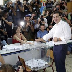 tsipras-votando 