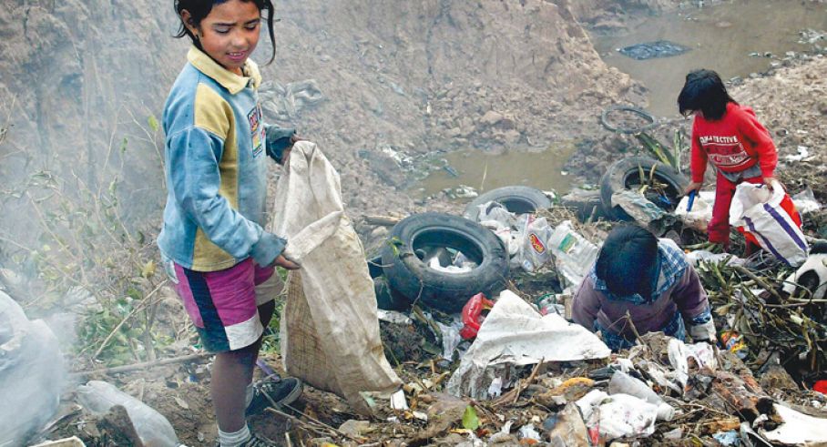 0895-observador-06142014-argentina-pobreza-afp-218
