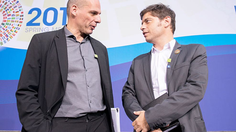 Sin corbata. El ministro griego Yanis Varoufakis y Kicillof, en la reunión del FMI en abril.