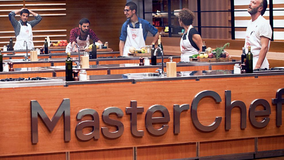 Final y comienzo. La versión adulta de MasterChef ya está grabada. El último episodio irá en vivo con el ganador. El jueves 16 arrancan en Telefe con el programa de los niños cocineros.