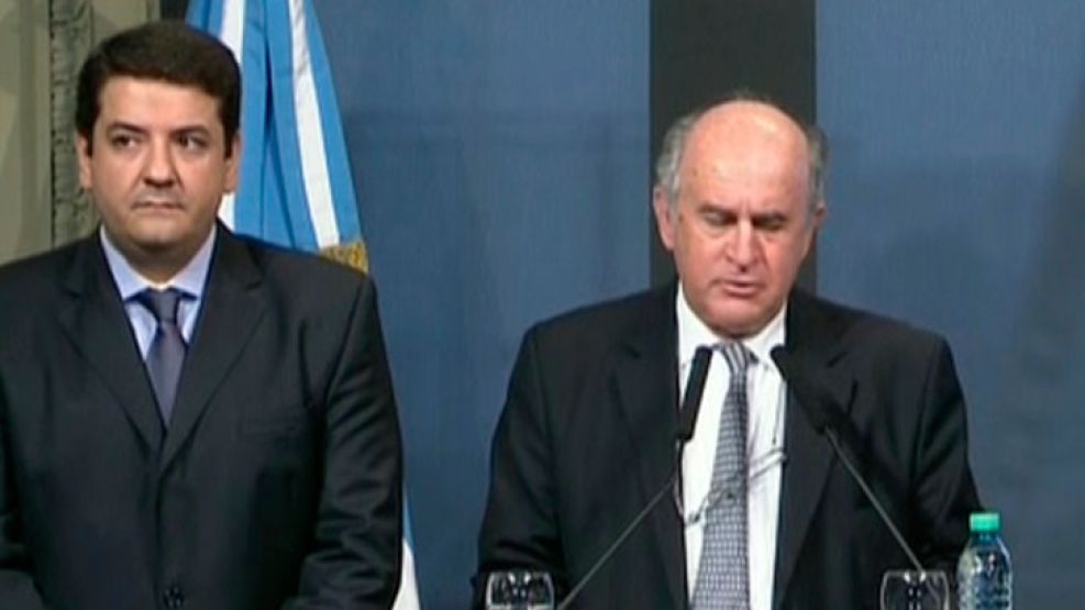 Oscar Parrilli y Juan Mena, durante la presentación del decreto de la nueva SIDE