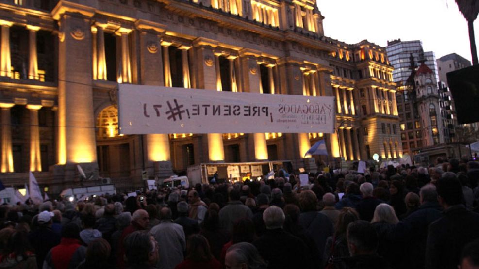 La marcha se realizó desde las 18 en el Palacio de Justicia.