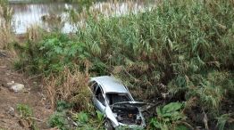 Un auto cayó al Riachuelo, hay cuatro heridos.