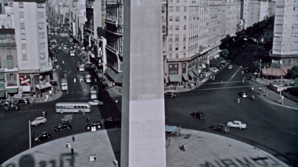 Panoramicas. En el film hay tomas aéreas que muestran la ciudad de Buenos Aires en esa época.