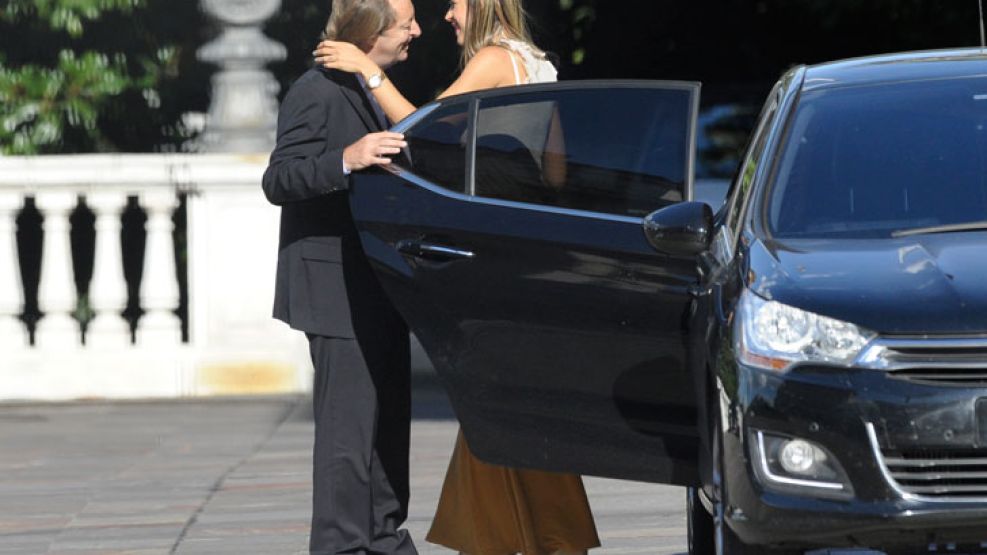 Secretaria legal y tecnica. Carlos Liuzzi, en la explanada de acceso a la Casa Rosada. El juez federal Luis Rodríguez intimó a su concubina, Thaiss del Corazón de Jesús                Hidalgo, a rendi