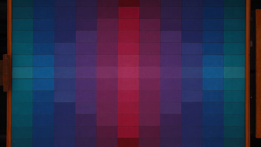Filamentos y cruces. Los colores andinos, escalonados, se expresan en Intihuasi II (1973, Acrílico s/tela, 80 x 120).