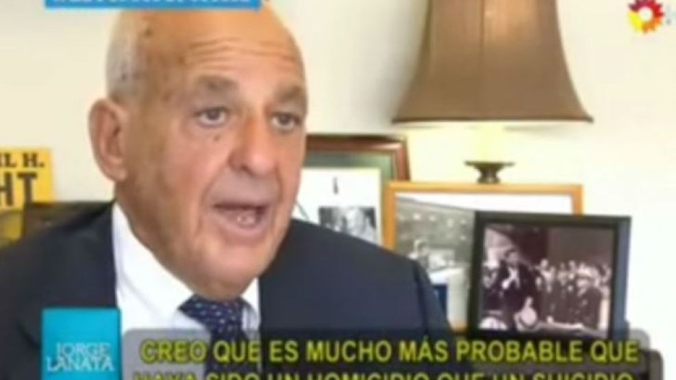 “Las pistas colectivamente hacen inclinar la balanza hacia un homicidio antes que un suicidio”, señaló el patólogo forense estadounidense.