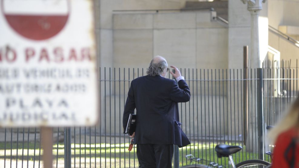 Viernes. Tras su salida del expediente y la nulidad de parte de la prueba contra la familia presidencial, el juez Bonadio ordenó allanar el ministerio de Julio De Vido.