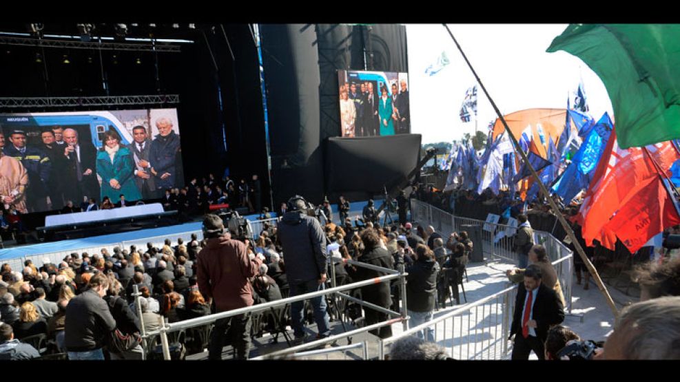 Cristina y Scioli, juntos en un acto de campaña en Cañuelas