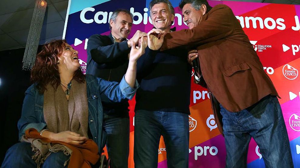 Macri, Baldassi y Michetti, en los festejos junto al 'Gato' Romero.