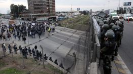 Violentos choques entre los manifestantes y la Gendarmería.