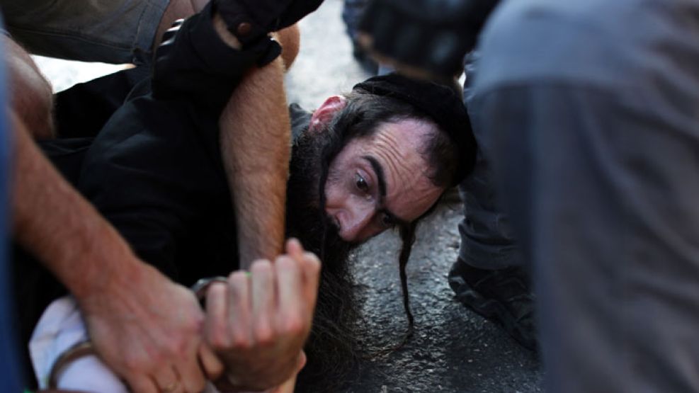 Seis personas resultaron heridas luego de ser atacadas por un judío ortodoxo en marcha del orgullo gay, en Jerusalén.