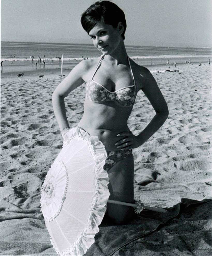 Yvonne Craig (25)