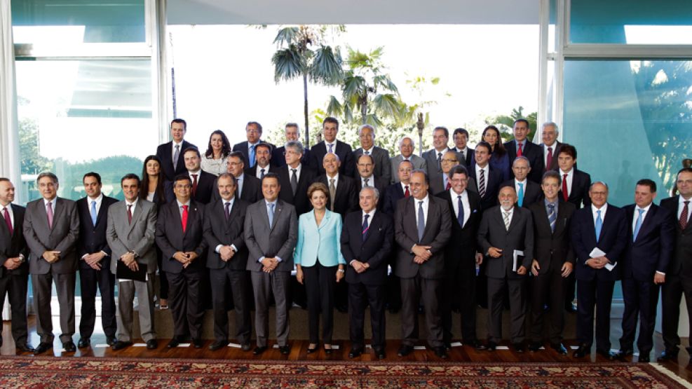 Pacto. La presidenta Rousseff se reunió con gobernadores de todo el país, para garantizar la gobernabilidad y esquivar la aguda crisis política.