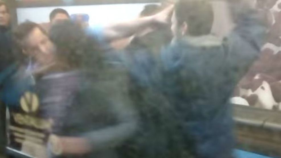 La pelea tuvo lugar en la estación Segurola del Metrobus.