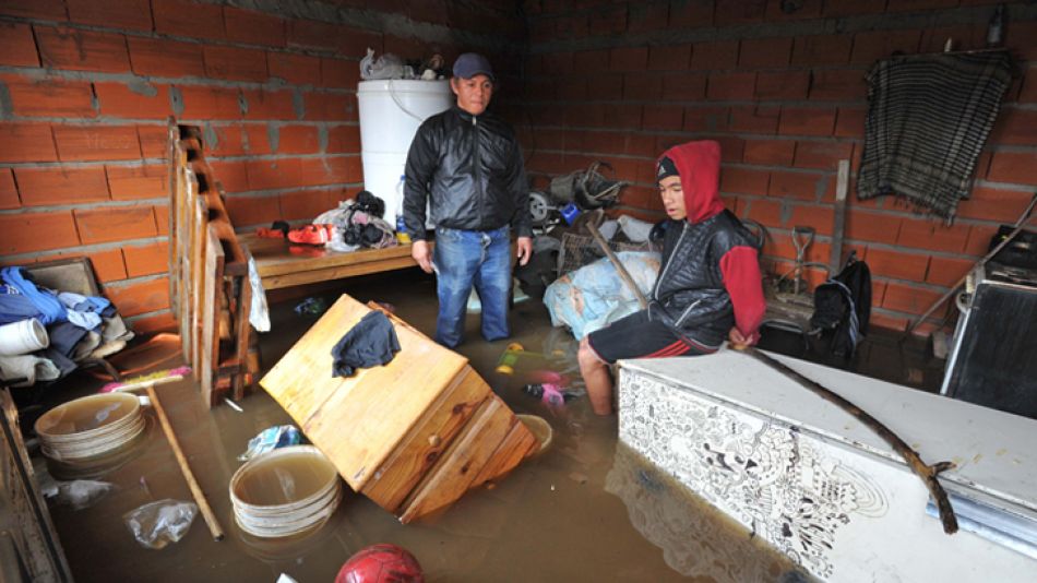 Suciedad. La provincia de Buenos Aires recomienda desinfectar casas con agua y lavandina.