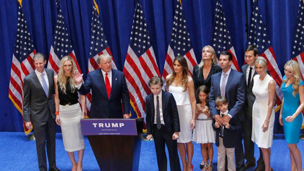 Hipotesis. Las elecciones en Estados Unidos son en noviembre de 2016, y ésta es la postal de la “familia presidencial” que ofrece Trump para ocupar la Casa Blanca.