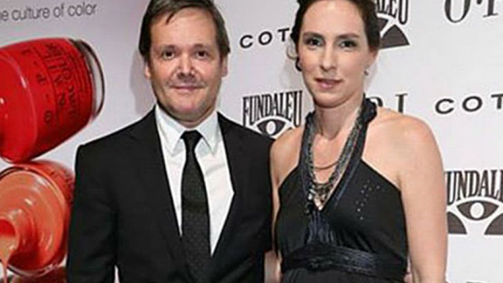 Fernando Farré, de 52 años, junto a su mujer Claudia Schaefer, de 44.
