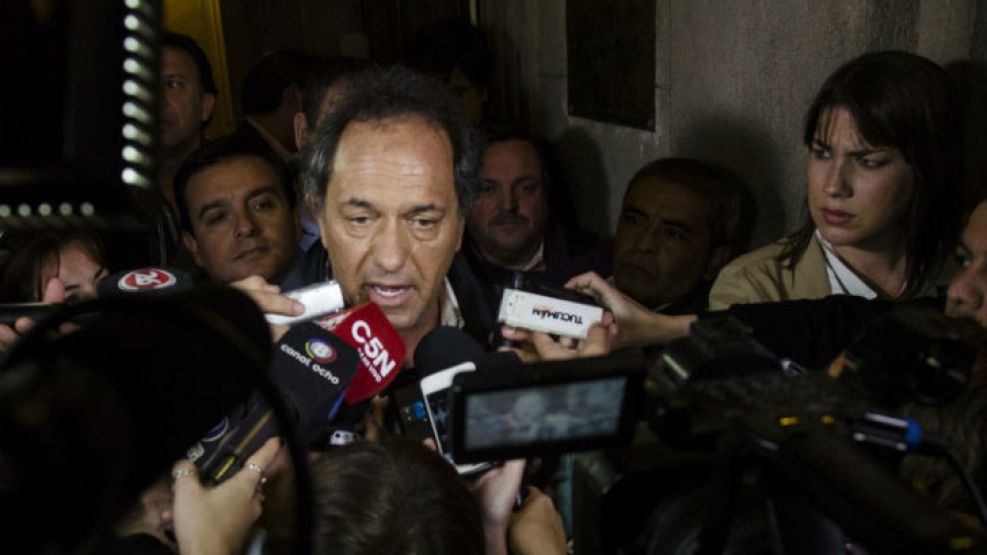 El candidato presidencial Daniel Scioli llegó a Tucumán.