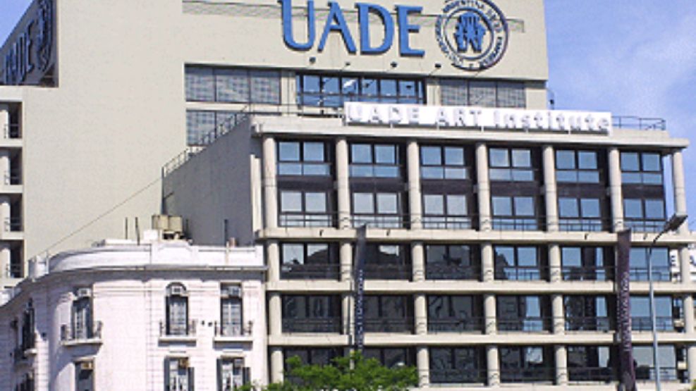 La Editorial Perfil y la Universidad Argentina de la Empresa (UADE) se unieron para lanzar el Programa en Periodismo Económico Fortuna-UADE, único en su tipo en el país.