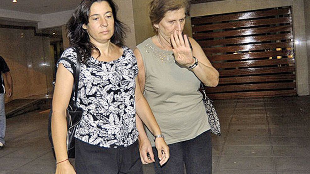 A indagatoria. Para garantizar su comparecencia, el juez prohibió a Sara Garfunkel y Sandra Nisman salir del país.