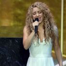 Shakira canta al papa
