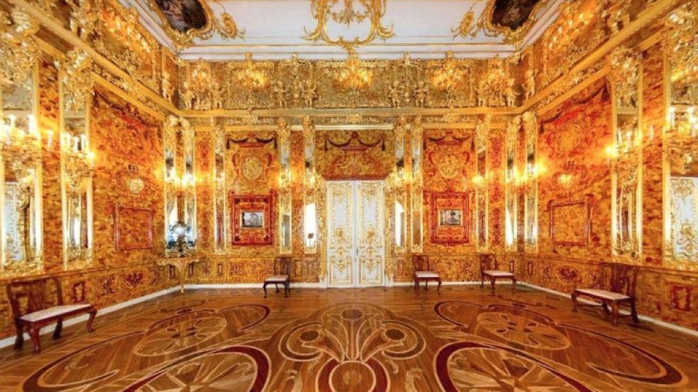 Cuando Federico I se convirtió en el primer rey de Prusia, su esposa Sofía Carlota de Hannover resolvió mostrar la “grandeza” de su marido levantando una sala especial en el Palacio de Charlottenburg