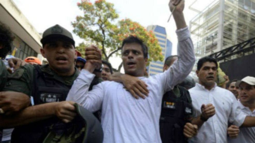 López fue acusado de incitar a la violencia en las protestas contra el gobierno de Nicolás Maduro en 2014.