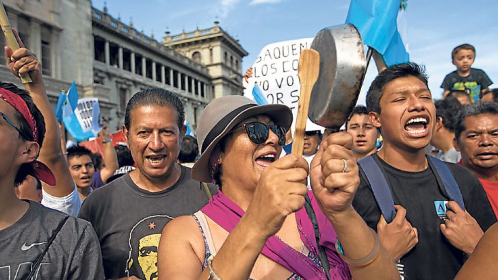 Cacerolera. Una mujer en Guatemala protestando contra el gobierno.