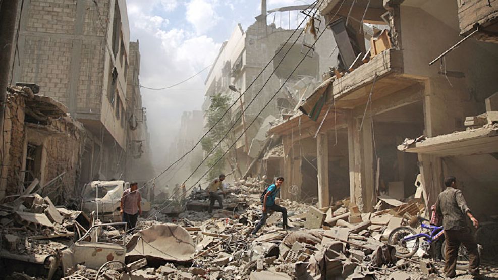Destrucción. La ciudad de Aleppo, donde vive la monja, reducida a  miles de escombros.