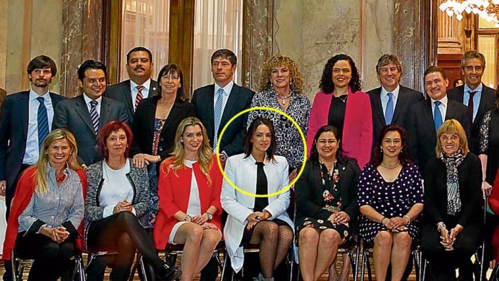 Amor. La legisladora tiene 35 años. En mayo, en el Senado argentino, en la primera reunión.