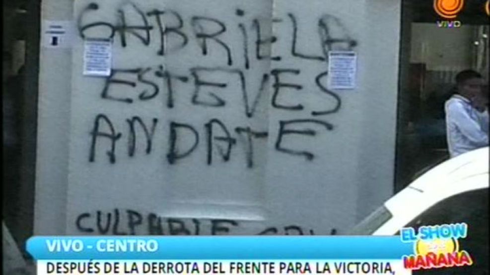 En la sede del Anses Córdoba aparecieron pintadas anónimas en contra de la titular de la delegación y candidata a diputada nacional, Gabriela Estévez.