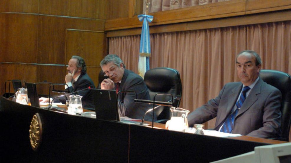 Gerardo Larrambebere, Miguel Pons y Guillermo Gordo, los jueces que determinaron la absolución de los acusados en la causa del atentado a la AMIA.