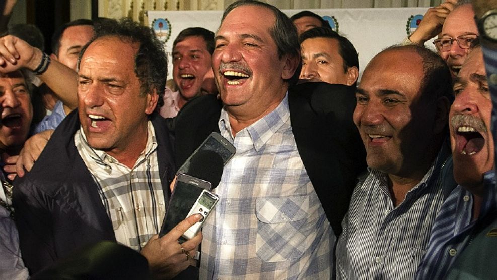Scioli, Alperovich y Manzur festejaron los resultados provisorios en Tucumán.