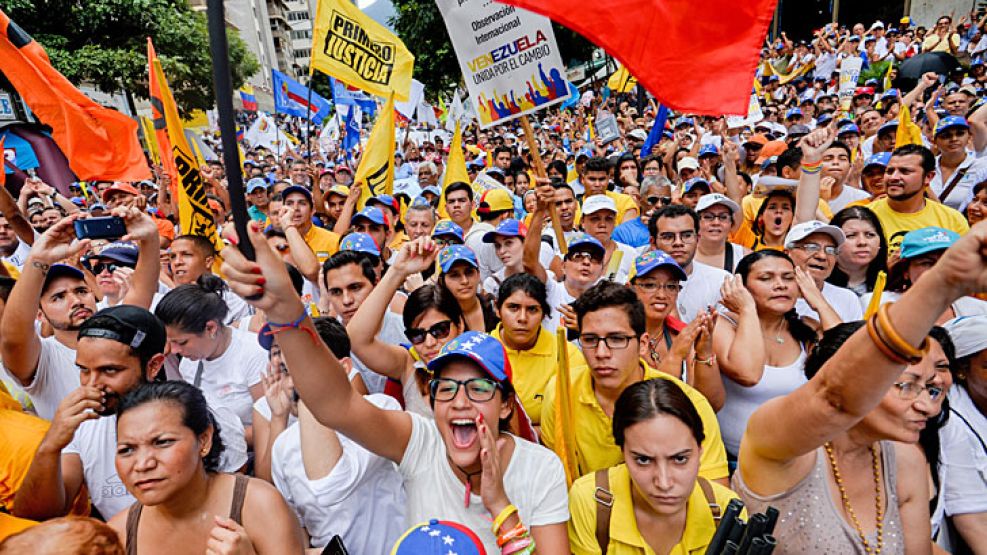 Fervor. Los manifestantes protestaron contra la utilización de la Justicia por la condena a López.